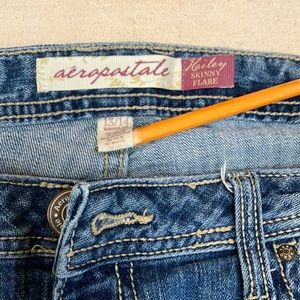 Aeropostale Hailey Skinny Flare.Women 13/14 Reg. Zipfly. 5 pocket. Distressed.